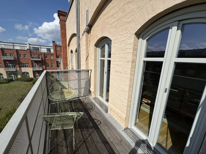 Stilvoll möblierte 1,5-Zimmer-Wohnung im Spreekarree mit Balkon & separater Küche — photo 1
